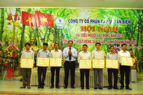 Cao su Tân Biên thu nhập bình quân 9,8 triệu đồng/người tháng